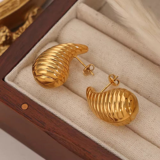Neriah – Goldene Tropfenohrringe
